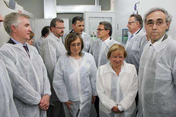 El presidente de la Generalitat inaugura los nuevos laboratorios de Kymos